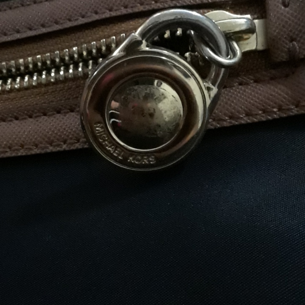 Small MICHAEL KORS HANDBAG - Picture 3 of 5